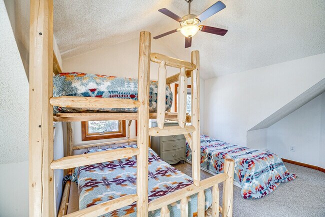 Building Photo - 320 E Gunnison Ave