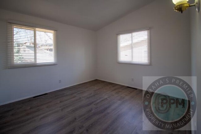 Building Photo - Vaulted Ceilings & Modern Updates in Prime...