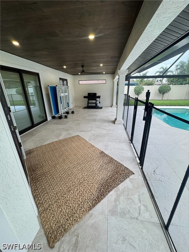 Building Photo - 27500 Suffridge Dr
