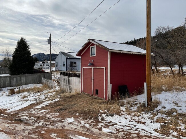 Building Photo - Charming Remodeled 5bd Country Home in Pal...