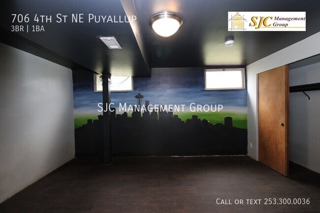 Building Photo - Three bedroom one bath in Downtown Puyallu...