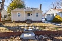 Building Photo - $1,295/month | 2 Bed | 1 Bath + Bonus Room | 752 sq ft
