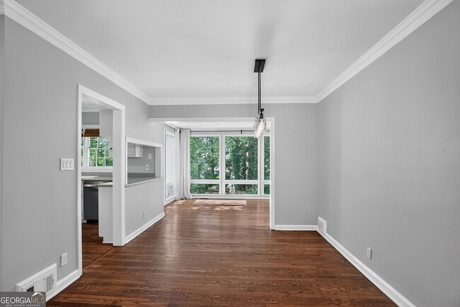 Building Photo - 807 Cardova Dr NE