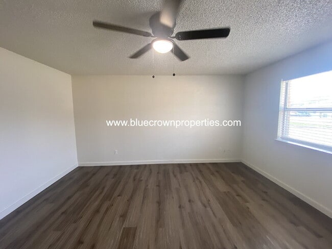 Building Photo - 1119 Suburban St