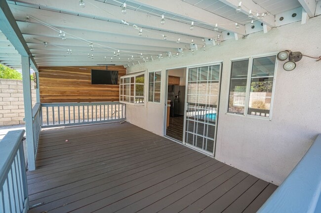 Building Photo - 3-Bedroom Single-Story Home with Private P...
