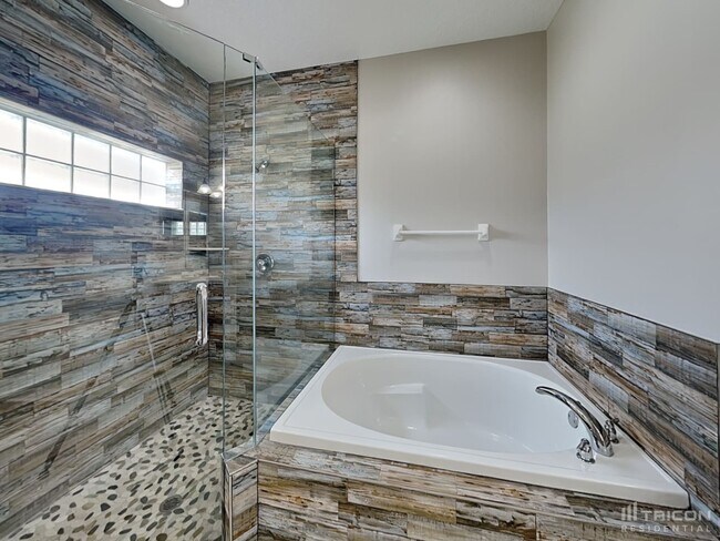Building Photo - 36831 Queen Bee Ln