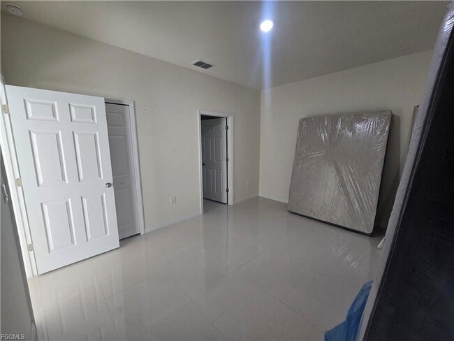 Building Photo - 324 Mangonia Ave