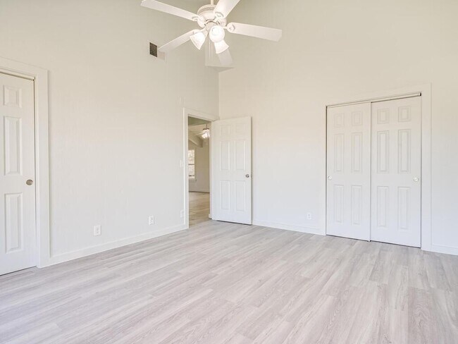 Building Photo - 14806 Longbranch Dr