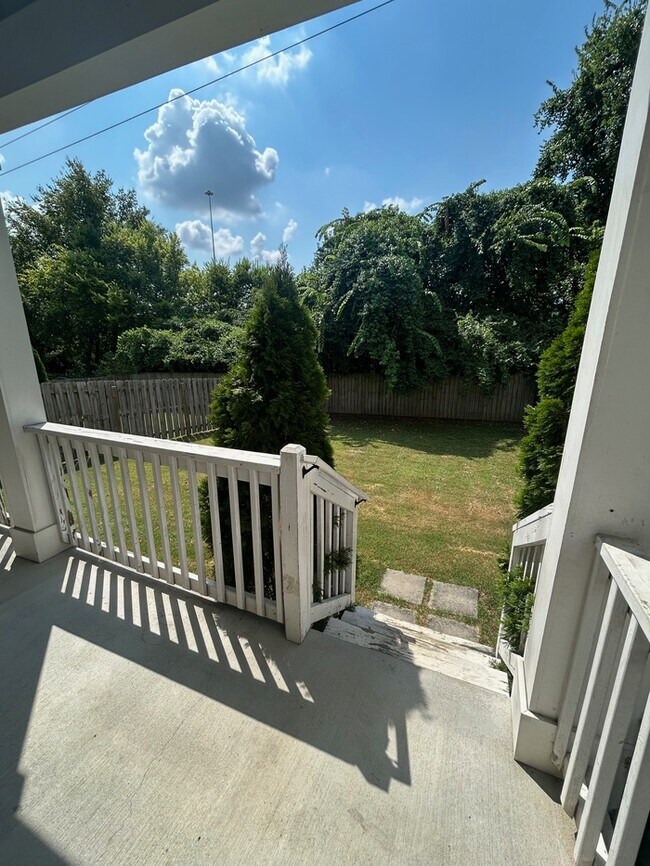 Building Photo - Stunning Home in Melrose 12 South Area...D...
