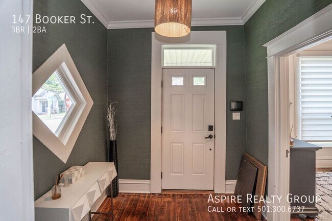 Building Photo - 147 S Booker St