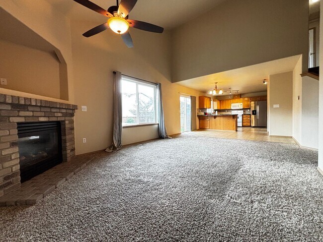 Building Photo - Spacious Spanaway Home