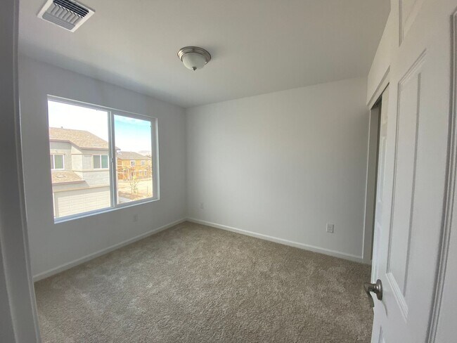 Building Photo - 532 Autumn Breeze Cir