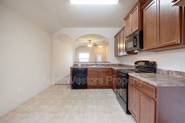 Building Photo - 100 Azurite Dr