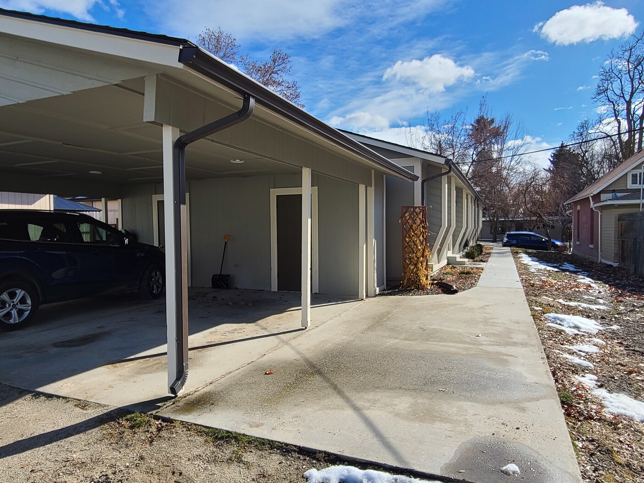 Building Photo - 806 W Brumback St