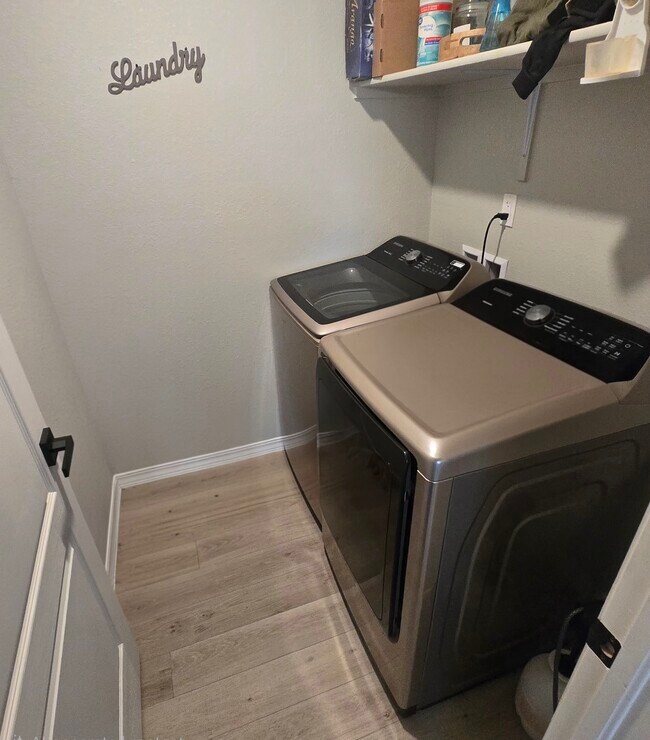 Building Photo - Mescal Bean