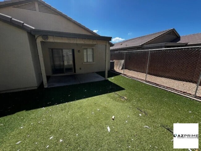 Building Photo - Nice Home