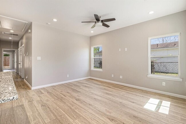 Building Photo - 4645 Larkspur St