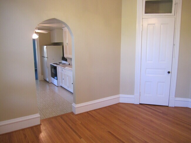 Building Photo - 804 S 4th St