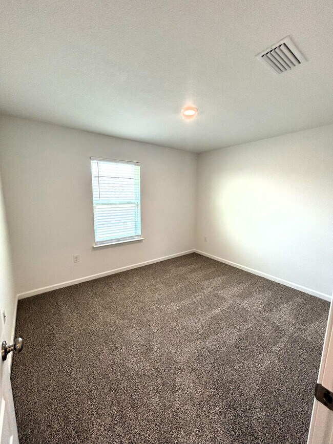 Building Photo - 133 Staggerbush St