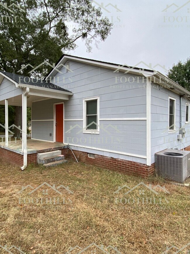 Building Photo - Quaint 2 bedroom, 1 bathroom single-family...