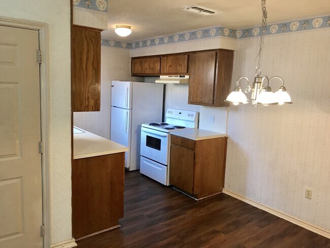 Building Photo - 3125 Tudor Ln