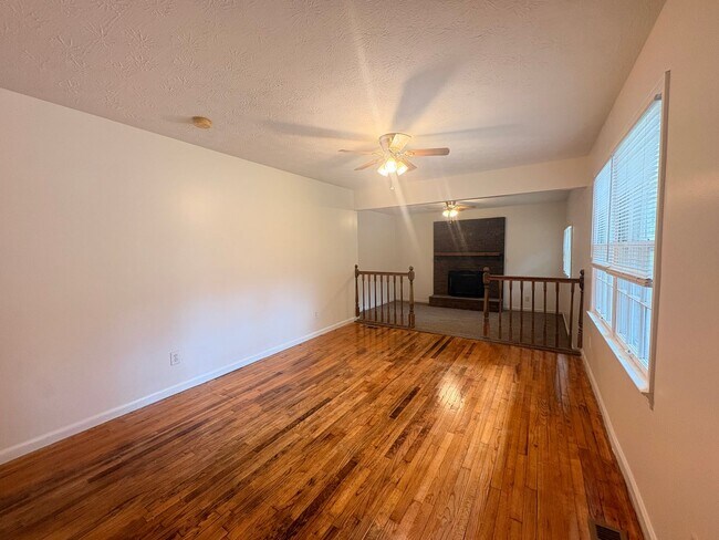 Building Photo - 1112 Ridge Dr