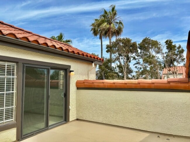 Building Photo - 2226 Martinique Ln
