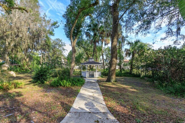 Building Photo - Mid term historic furnished rental