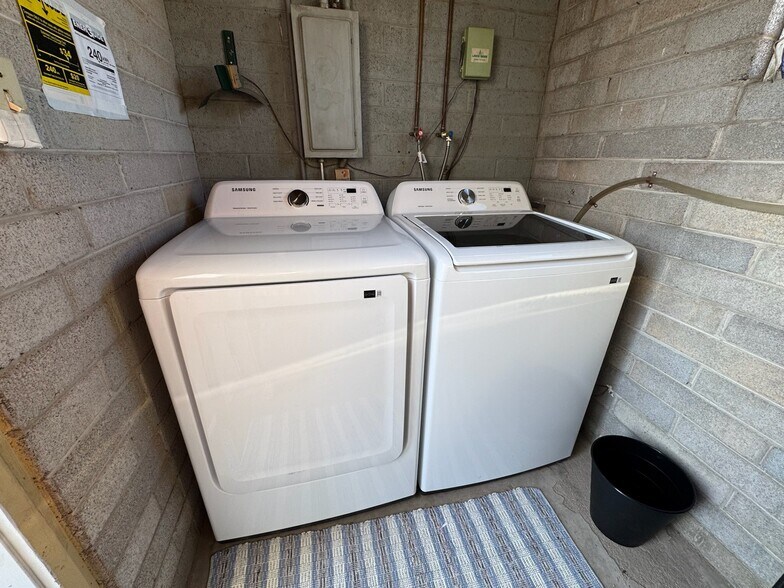 Laundry Room - 907 E Broadmor Dr