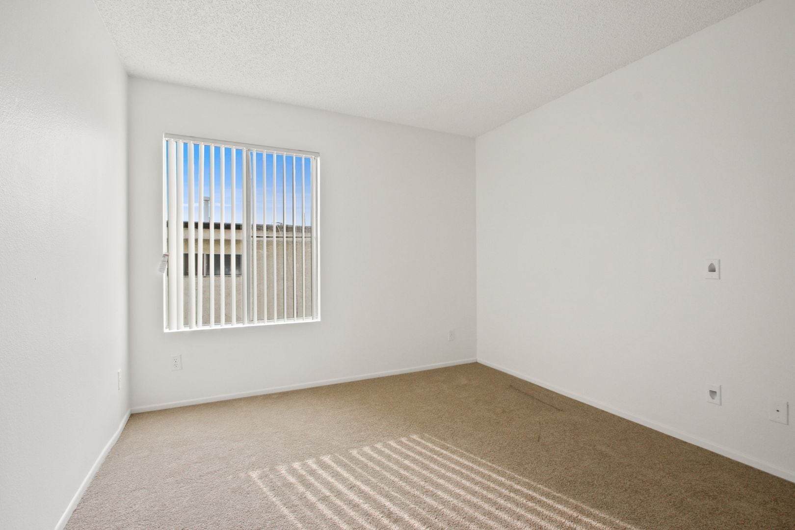 Building Photo - 3685 Watseka Ave