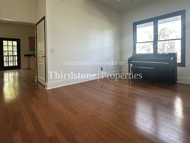Building Photo - 1446 Silver St