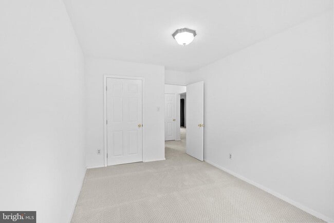 Building Photo - 6284 Rose Hill Dr