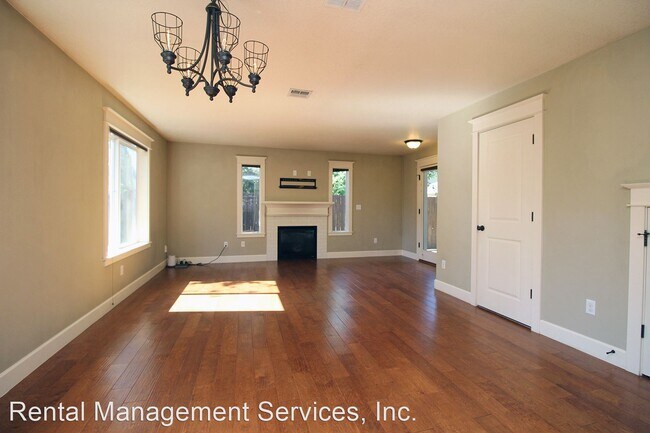 Building Photo - 3 br, 2.5 bath House - 866 N Farragut St