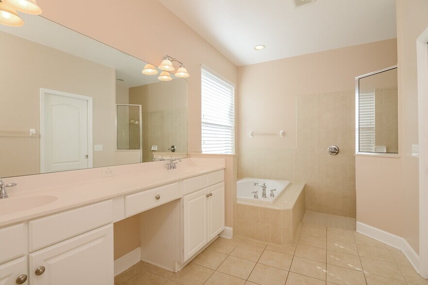 Building Photo - 7830 Grasmere Dr