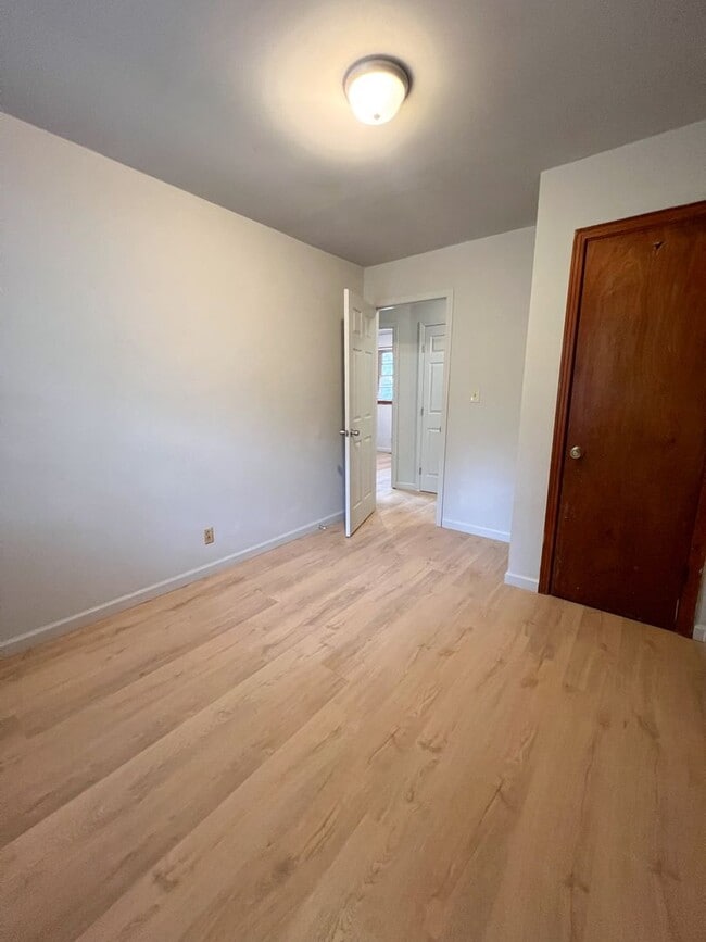 Building Photo - Charming Single-Family Home!