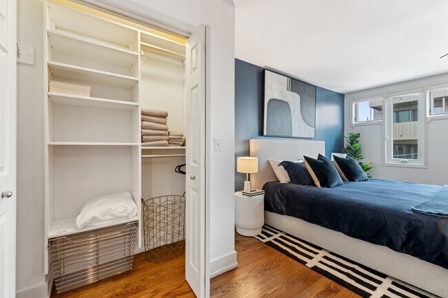 Building Photo - 1527 W Pearson St