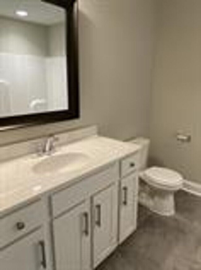 Building Photo - 247 Claremont Ct