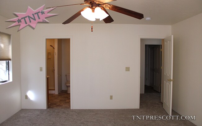 Building Photo - Home in Cliff Rose HOA ~ Winter Special!!