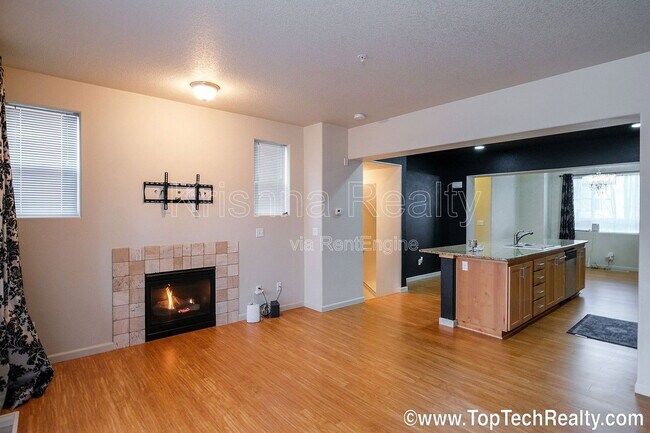 Building Photo - 477 NE Edgeway Drive