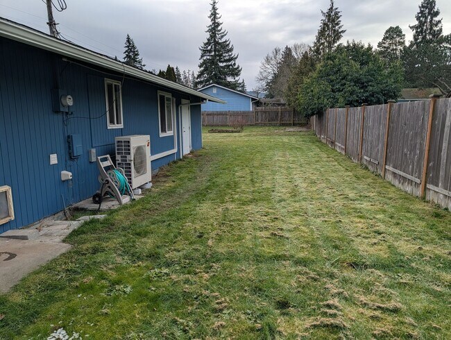 Building Photo - 825 N Laventure Rd