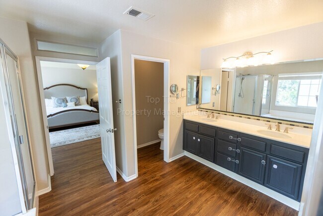 Building Photo - Gorgeous upgraded 4 bed 2.5 bath 2,216 sqft home with Remodeled Kitchen, Hardwood Floors, Tesla S...