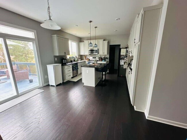 Building Photo - 8035 Stiner Grv