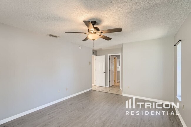Building Photo - 11327 Rainbow Woods Loop