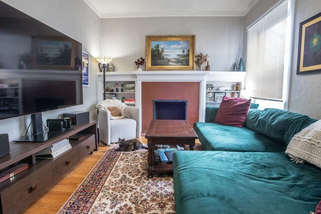 Building Photo - 1514 W Addison St