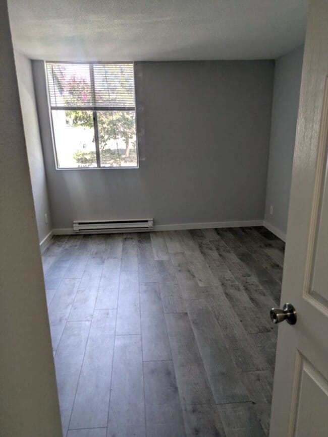 Building Photo - Great 1br 1ba in Vallejo with Patio Commun...
