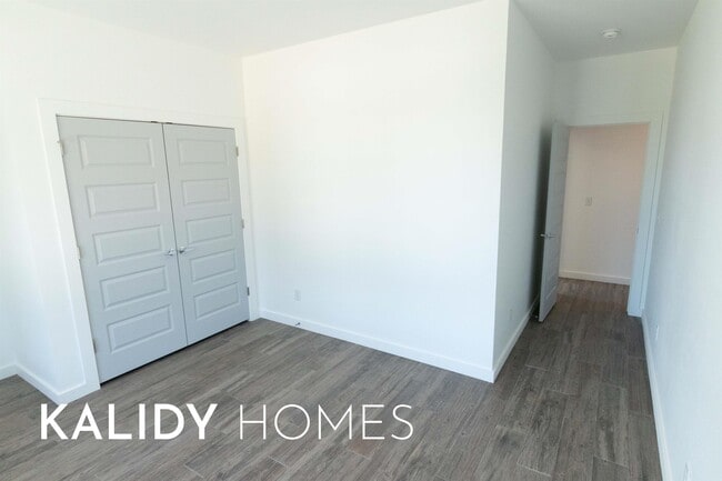 Building Photo - 1715 Kalidy Dr