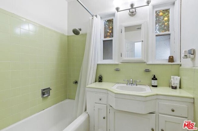 Building Photo - 6939 Noble Ave