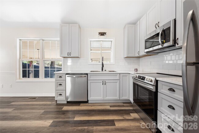 Building Photo - 203 Ewing Dr