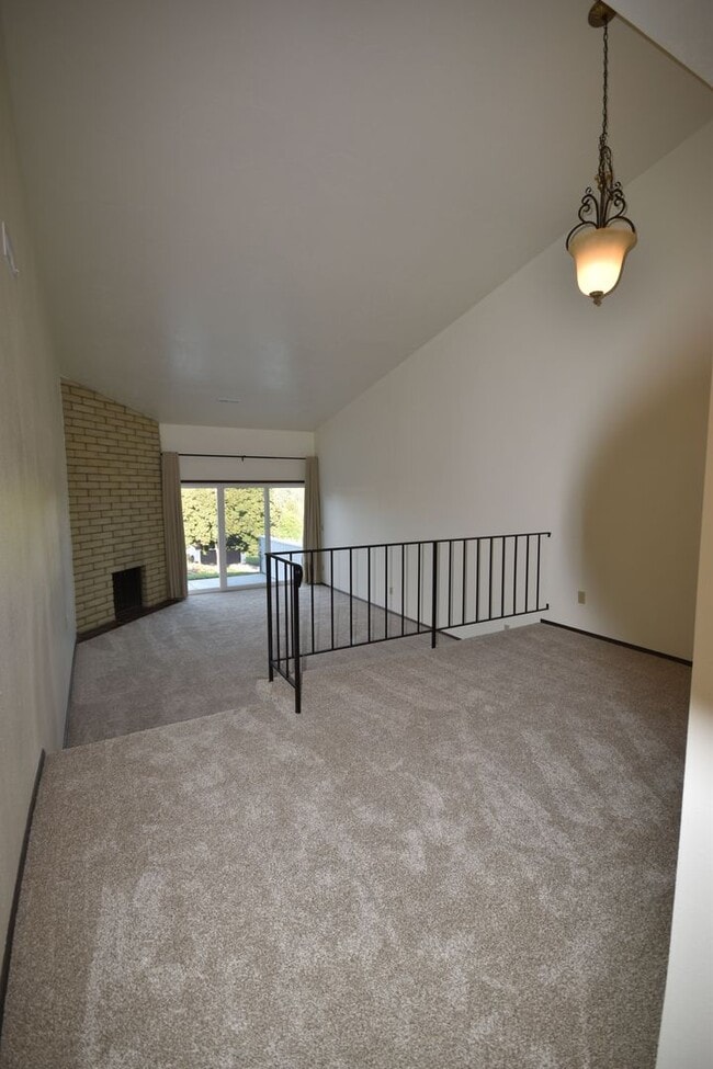 Building Photo - Low-Maintenance Meadows North Rental by Meadow Springs Golf Course