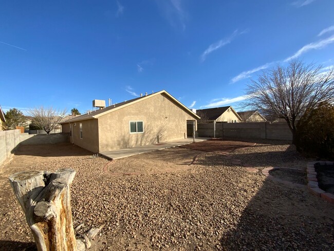 Building Photo - 3 Bedroom Single Story Home Available Near...